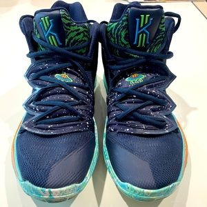 Like New Nike Kyrie 5s Basketball Shoes Sz.9.5 Men